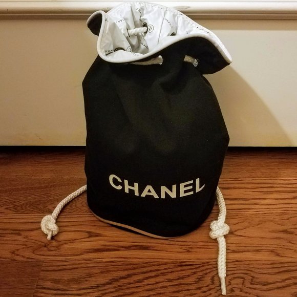 Authentic Chanel CC Beach Bucket Backpack/Tote Gift - Picture 4 of 9
